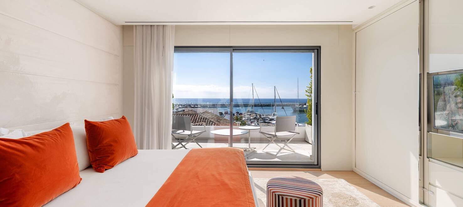 Spectacular Luxury Penthouse with Harbor View in Puerto Banús