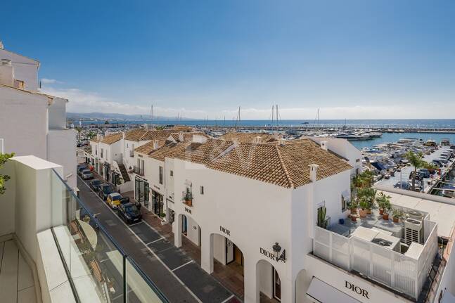 Spektakulär lyx Penthouse med Harbor View i Puerto Banús