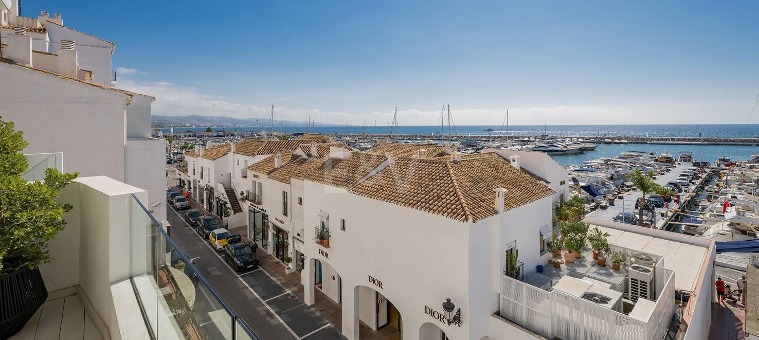 Spectacular Luxury Penthouse with Harbor View in Puerto Banús