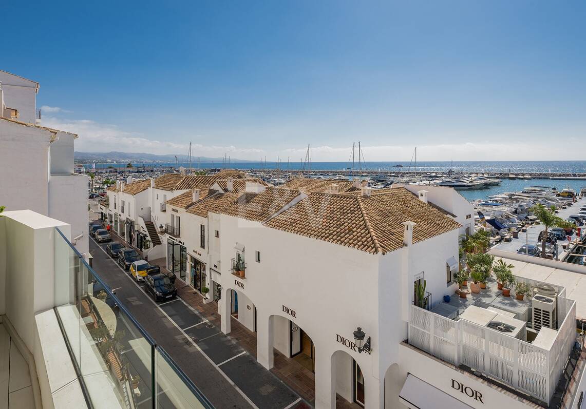 Spektakularny luksusowy apartament z widokiem na port w Puerto Banús