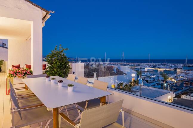 Spektakulär lyx Penthouse med Harbor View i Puerto Banús