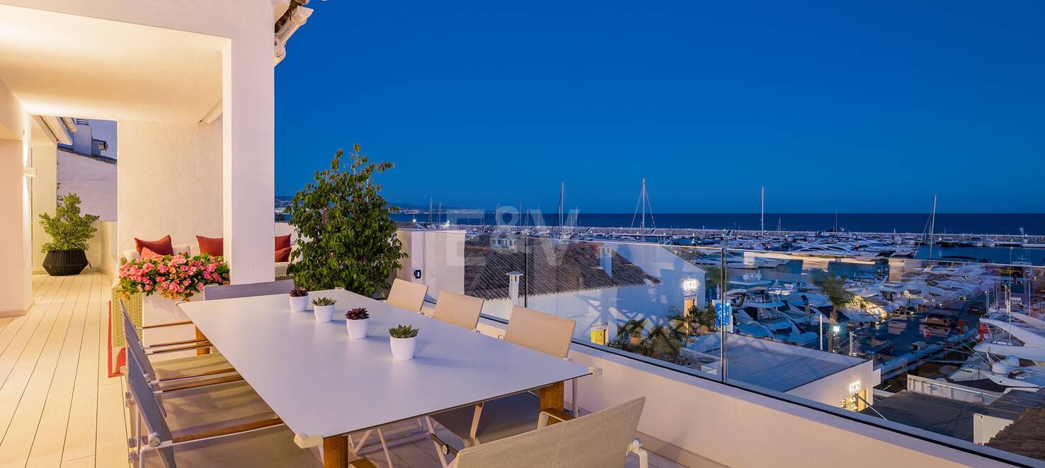 Spectacular Luxury Penthouse with Harbor View in Puerto Banús