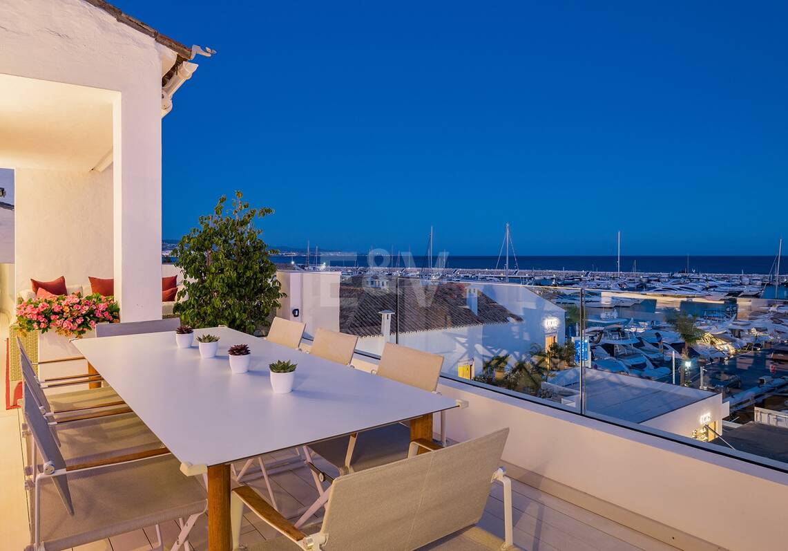 Spektakularny luksusowy apartament z widokiem na port w Puerto Banús