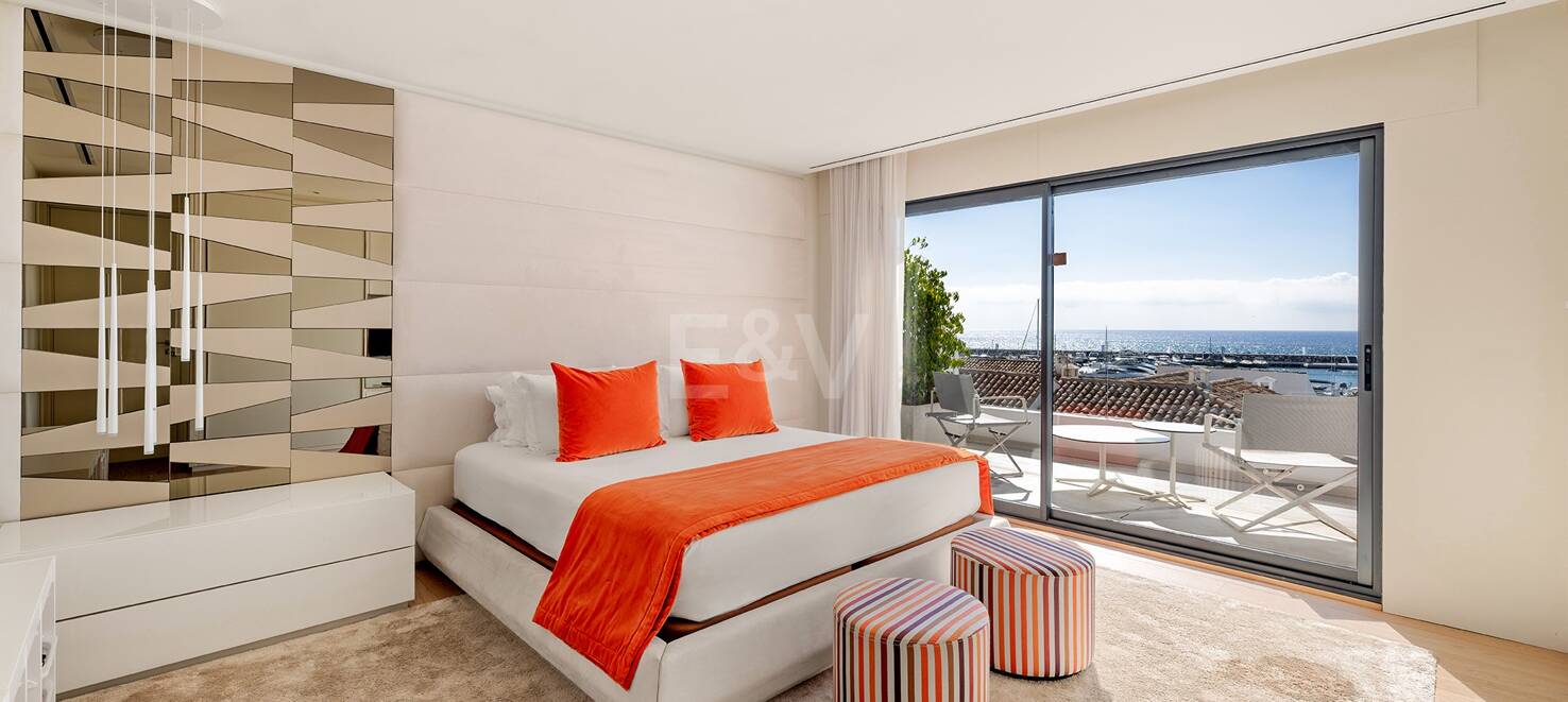Spectacular Luxury Penthouse with Harbor View in Puerto Banús
