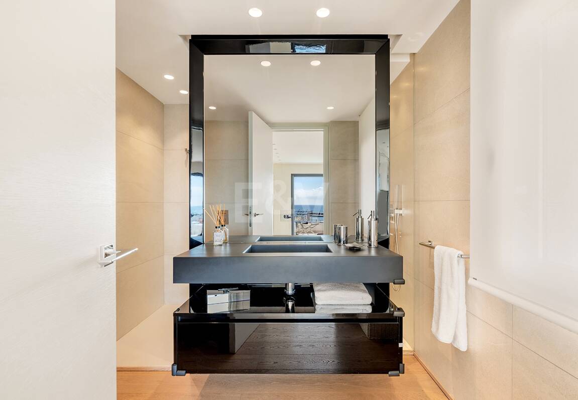 Spektakulär lyx Penthouse med Harbor View i Puerto Banús