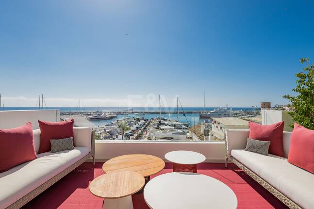 Spektakulär lyx Penthouse med Harbor View i Puerto Banús