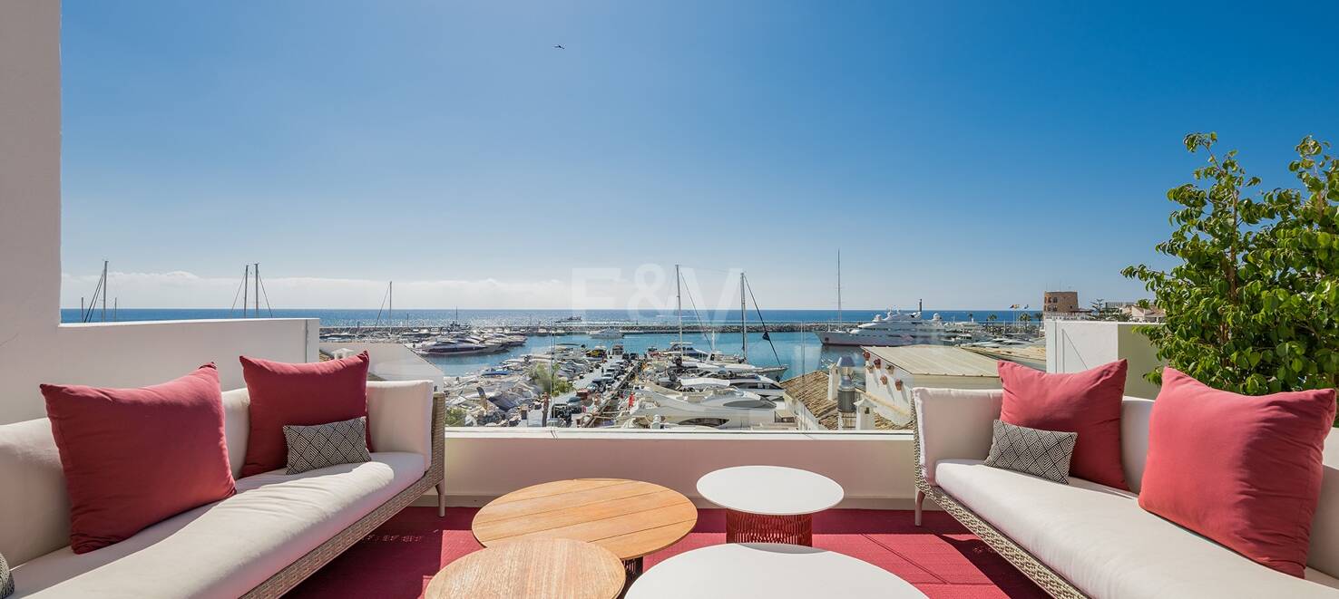 Spectacular Luxury Penthouse with Harbor View in Puerto Banús
