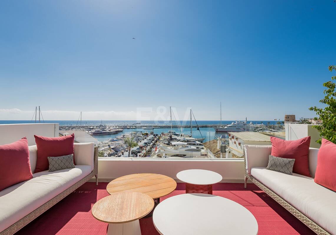 Spektakularny luksusowy apartament z widokiem na port w Puerto Banús