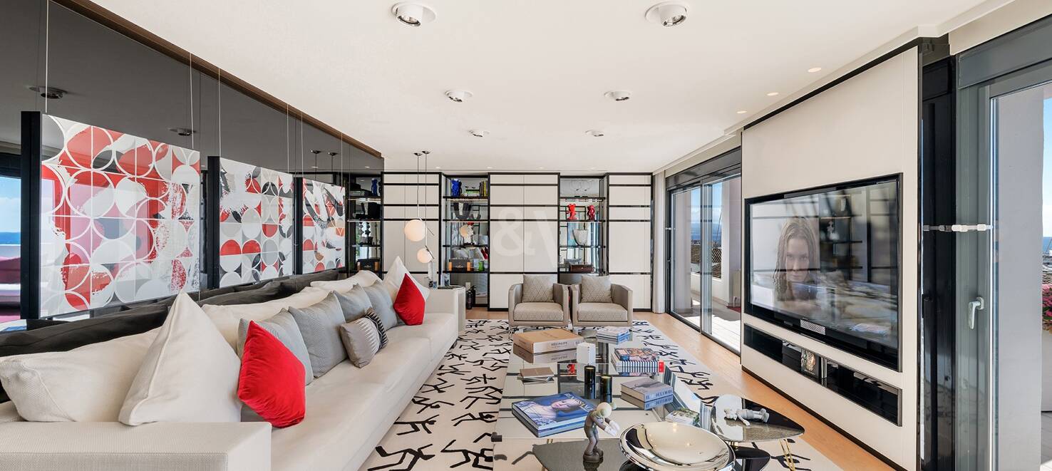 Spectacular Luxury Penthouse with Harbor View in Puerto Banús