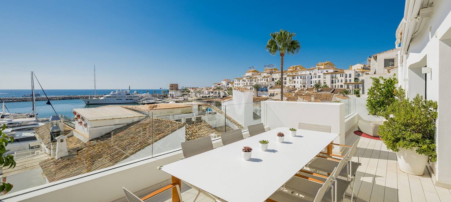 Spectacular Luxury Penthouse with Harbor View in Puerto Banús