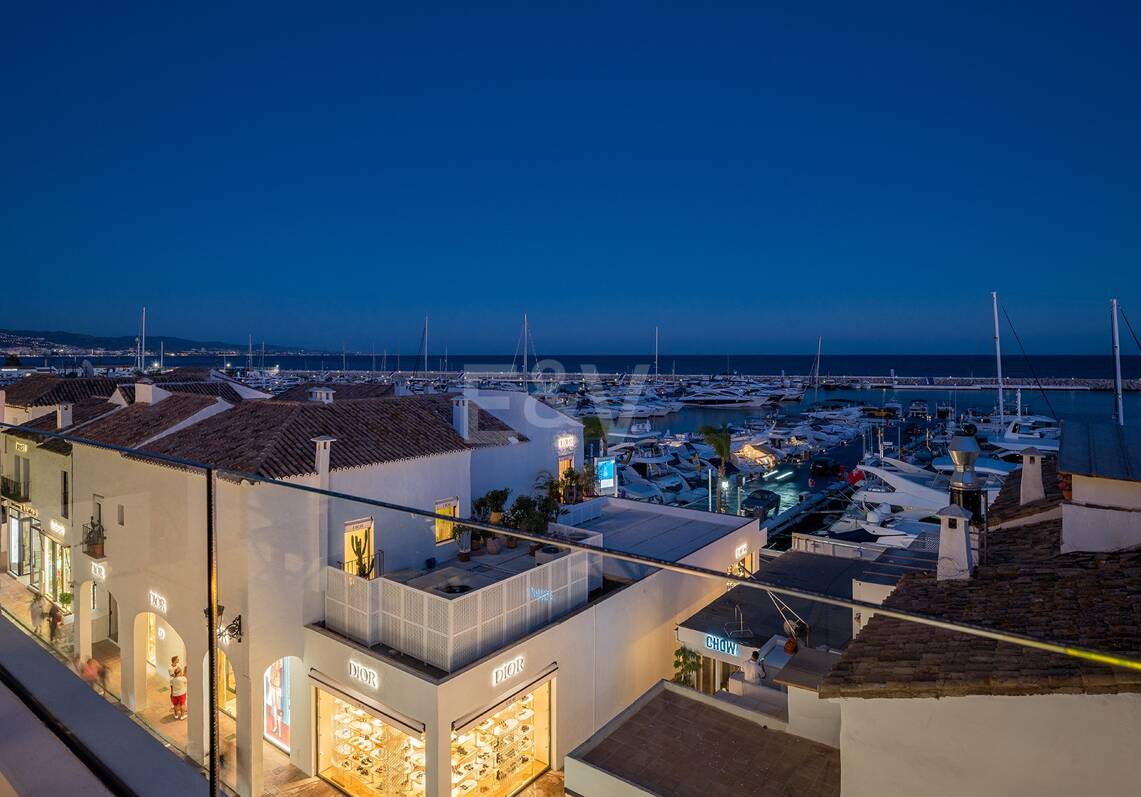 Spektakularny luksusowy apartament z widokiem na port w Puerto Banús
