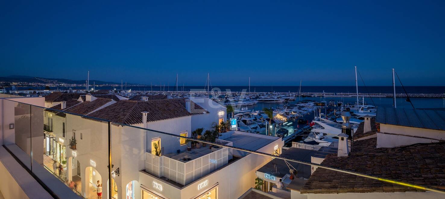Spectacular Luxury Penthouse with Harbor View in Puerto Banús