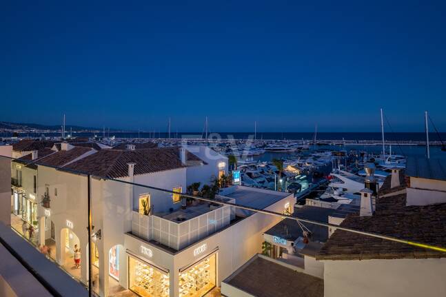 Spektakulär lyx Penthouse med Harbor View i Puerto Banús
