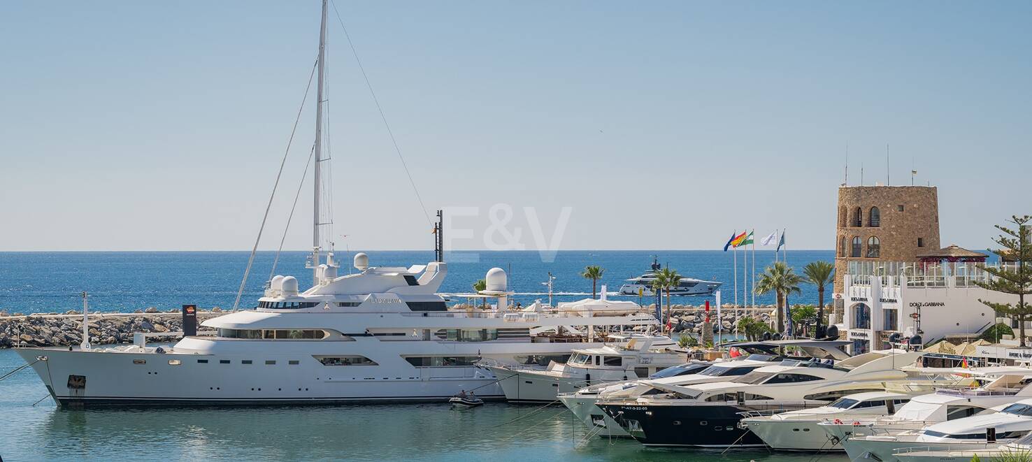 Spectacular Luxury Penthouse with Harbor View in Puerto Banús