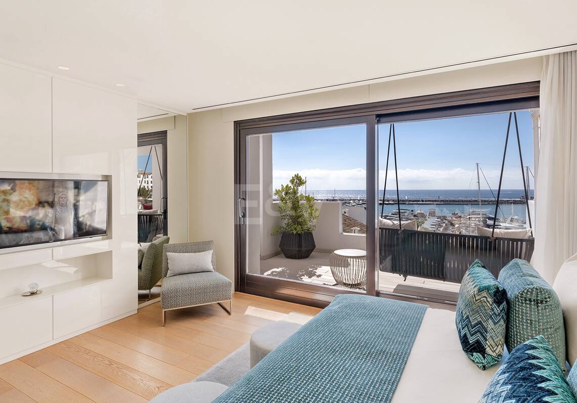 Spektakularny luksusowy apartament z widokiem na port w Puerto Banús