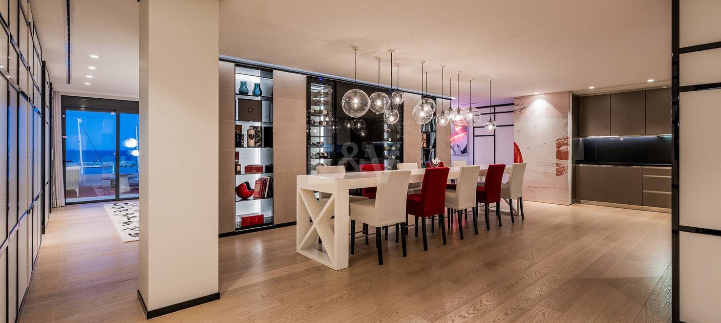 Spectacular Luxury Penthouse with Harbor View in Puerto Banús