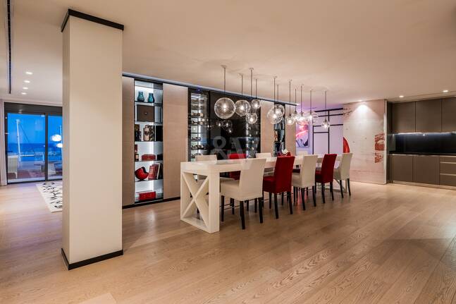 Spektakulär lyx Penthouse med Harbor View i Puerto Banús