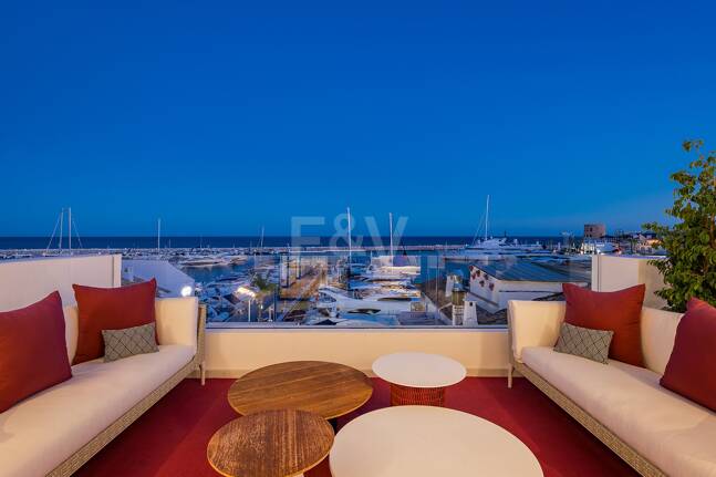 Spektakulär lyx Penthouse med Harbor View i Puerto Banús