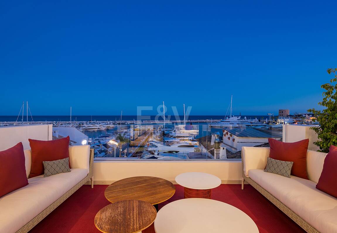 Spektakulär lyx Penthouse med Harbor View i Puerto Banús