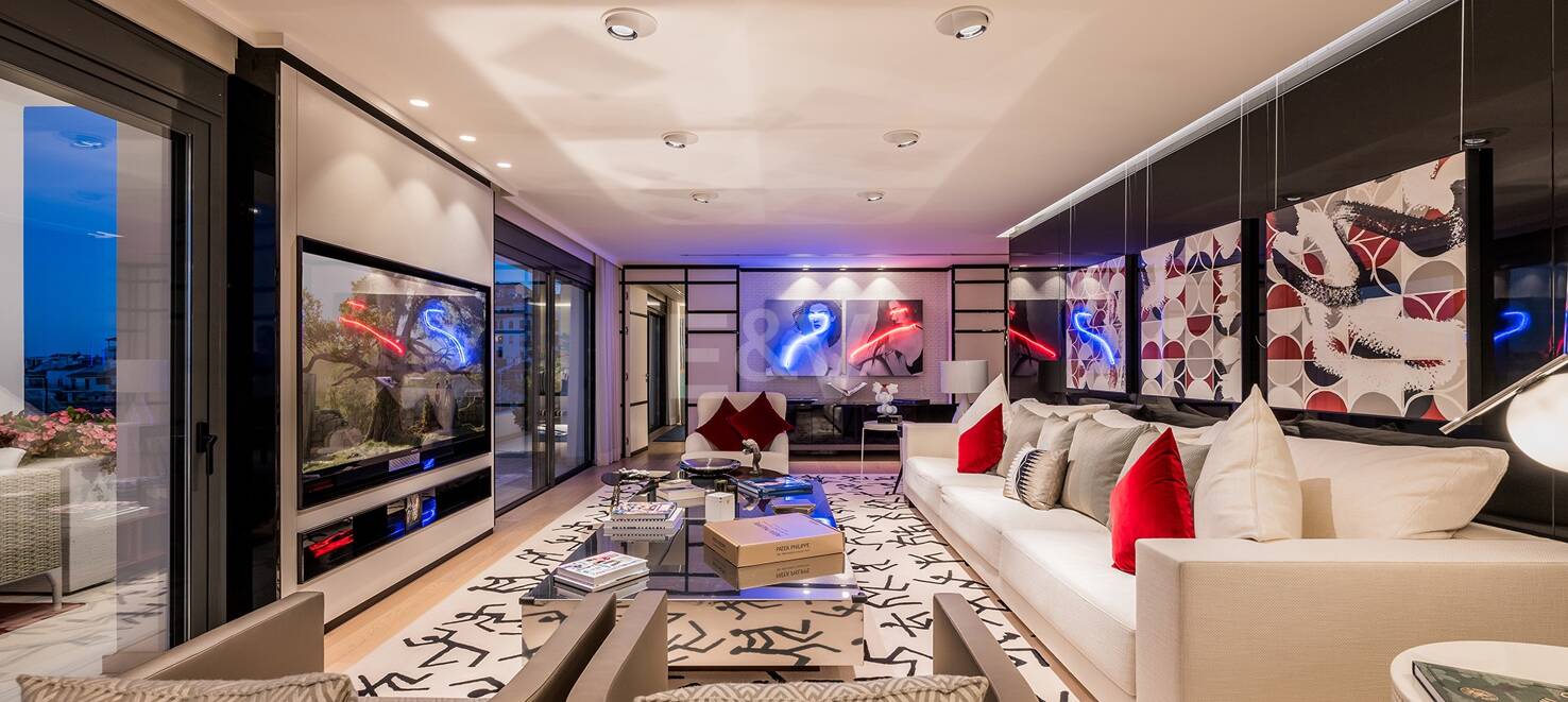Spectacular Luxury Penthouse with Harbor View in Puerto Banús