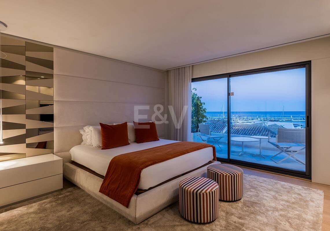 Spektakularny luksusowy apartament z widokiem na port w Puerto Banús