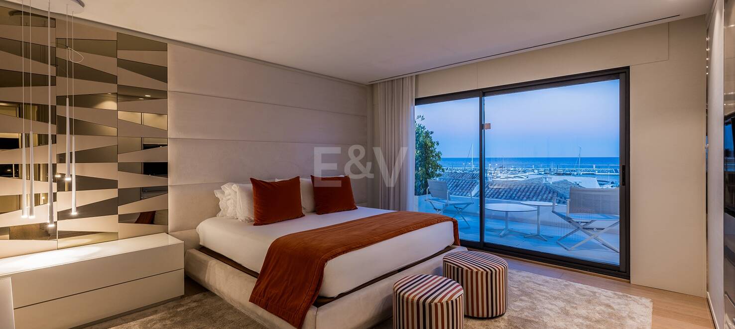 Spectacular Luxury Penthouse with Harbor View in Puerto Banús