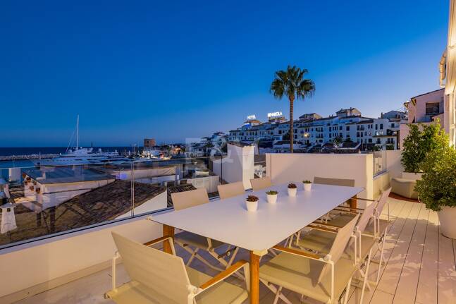 Spektakulär lyx Penthouse med Harbor View i Puerto Banús