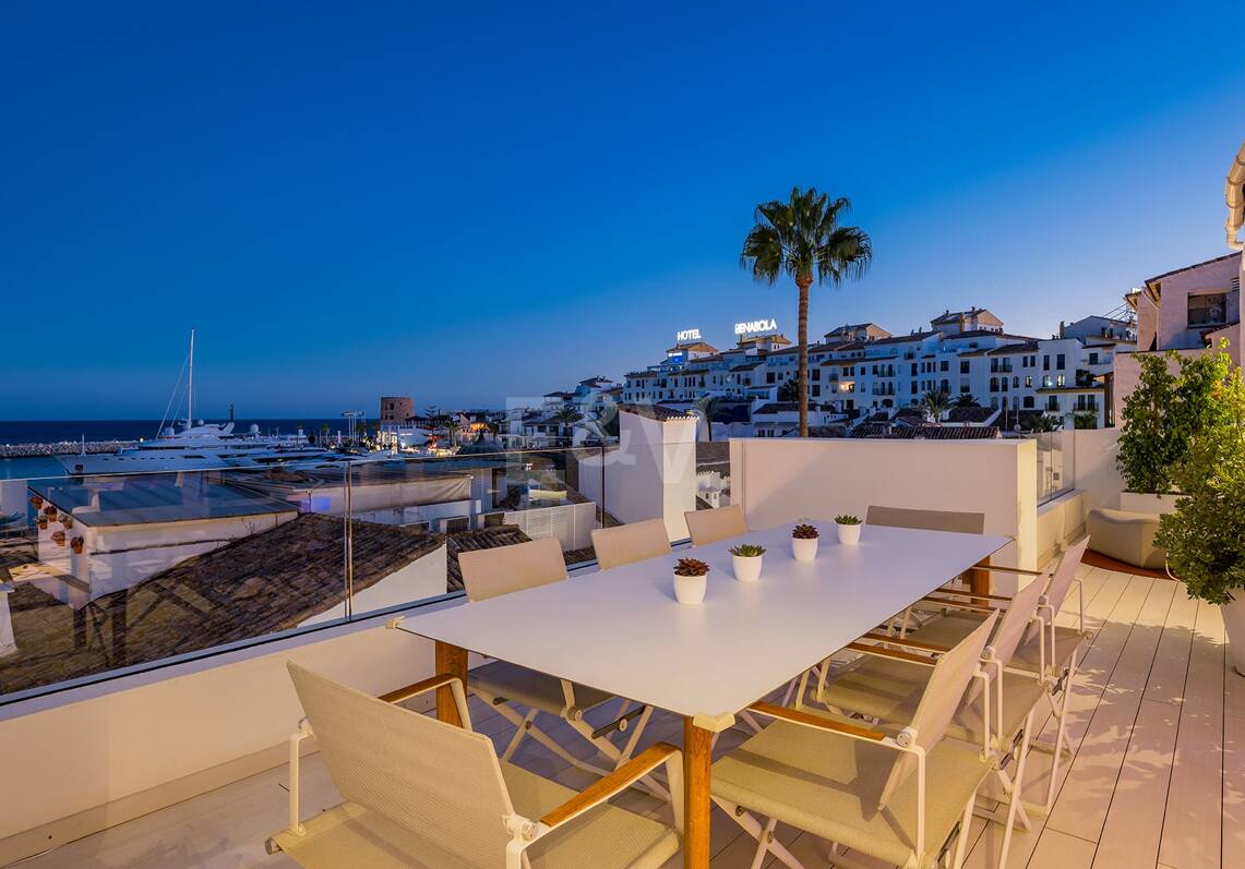 Spektakularny luksusowy apartament z widokiem na port w Puerto Banús