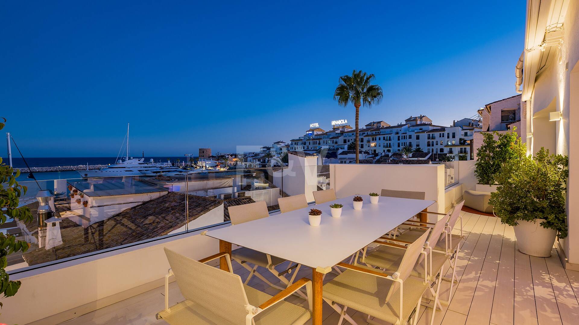 Spektakulär lyx Penthouse med Harbor View i Puerto Banús