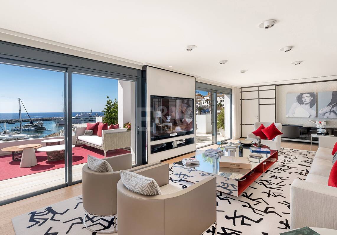 Spektakularny luksusowy apartament z widokiem na port w Puerto Banús