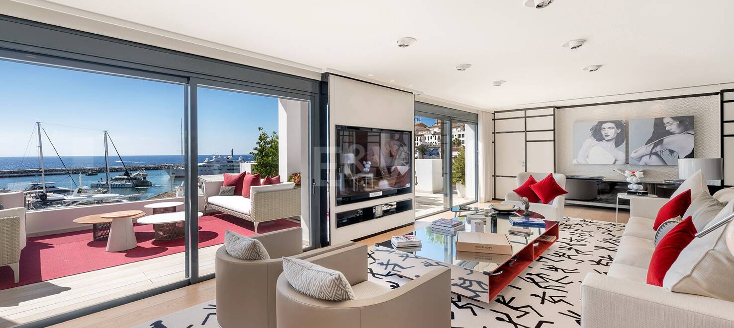 Spectacular Luxury Penthouse with Harbor View in Puerto Banús