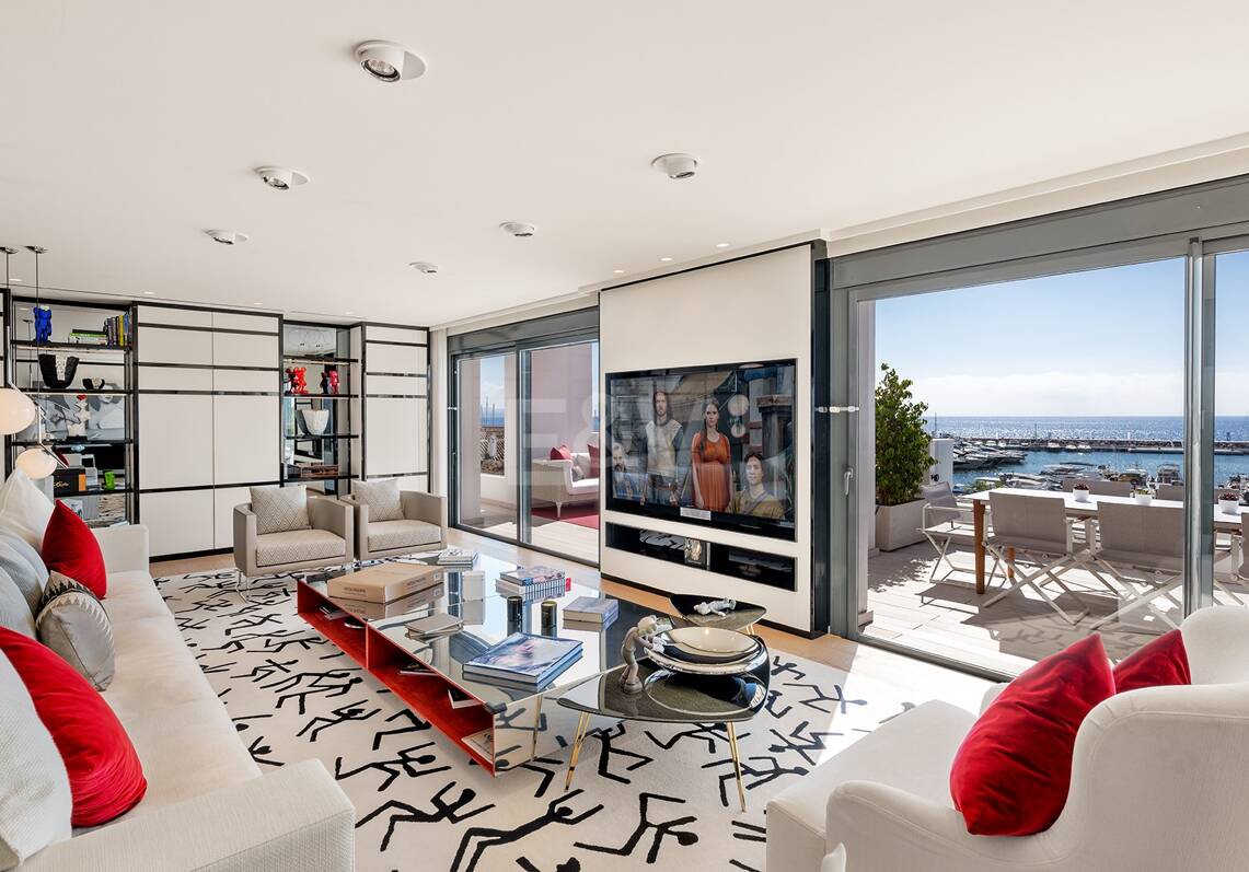 Spektakularny luksusowy apartament z widokiem na port w Puerto Banús