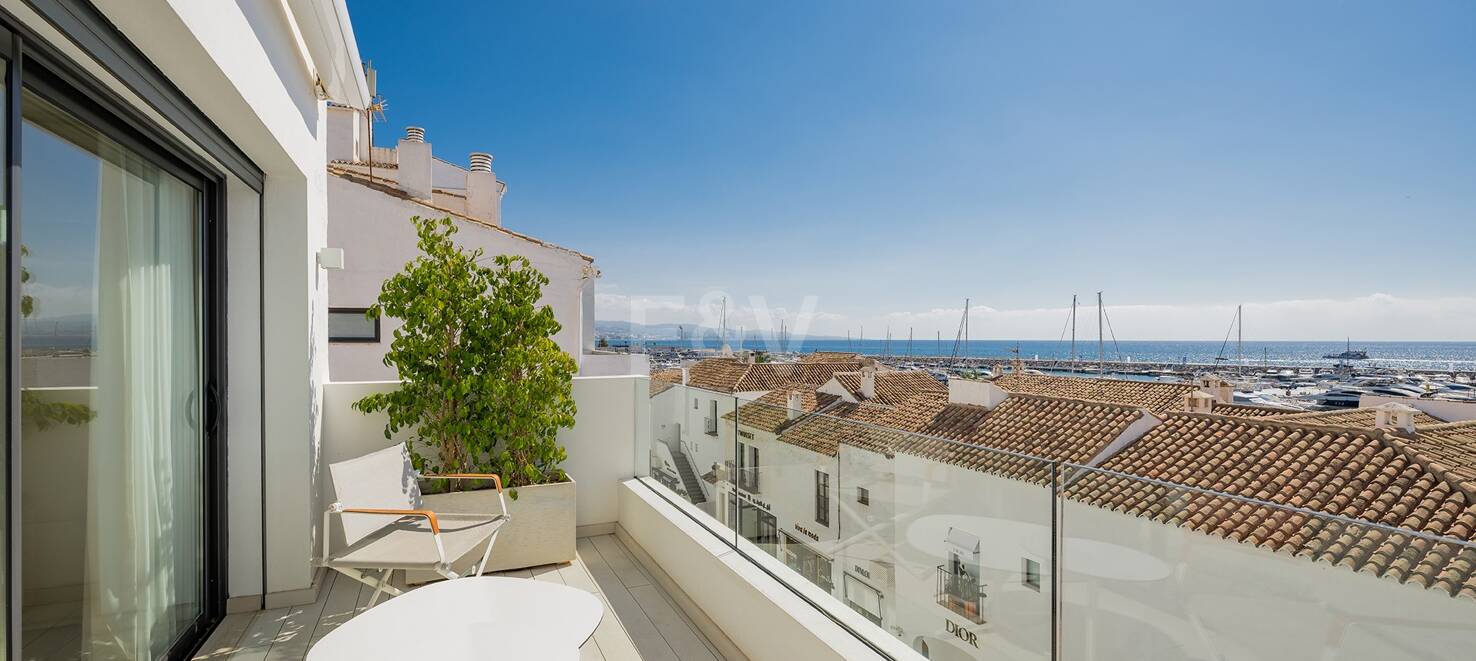 Spectacular Luxury Penthouse with Harbor View in Puerto Banús