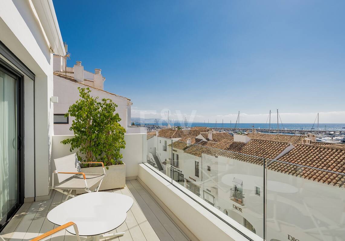 Spektakularny luksusowy apartament z widokiem na port w Puerto Banús