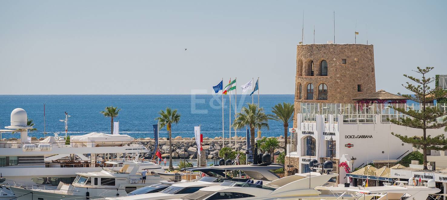 Spectacular Luxury Penthouse with Harbor View in Puerto Banús