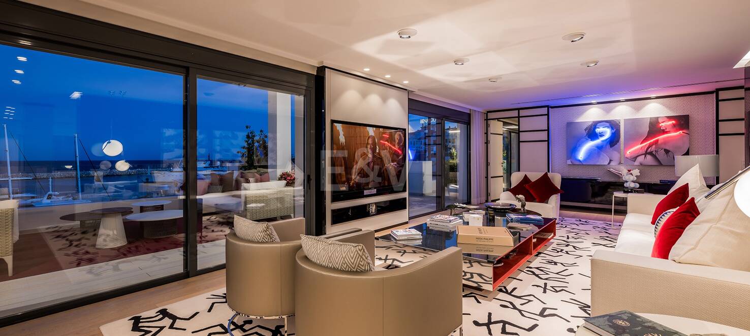 Spectacular Luxury Penthouse with Harbor View in Puerto Banús