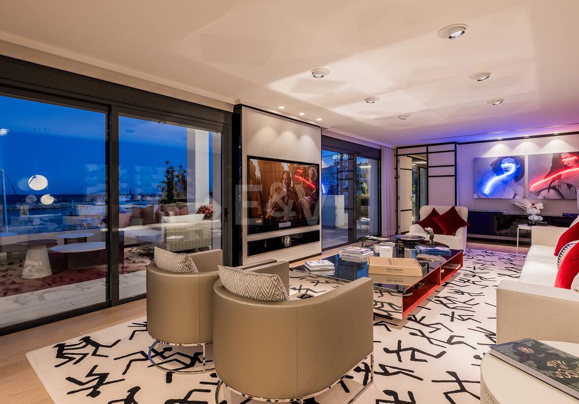 Spektakularny luksusowy apartament z widokiem na port w Puerto Banús