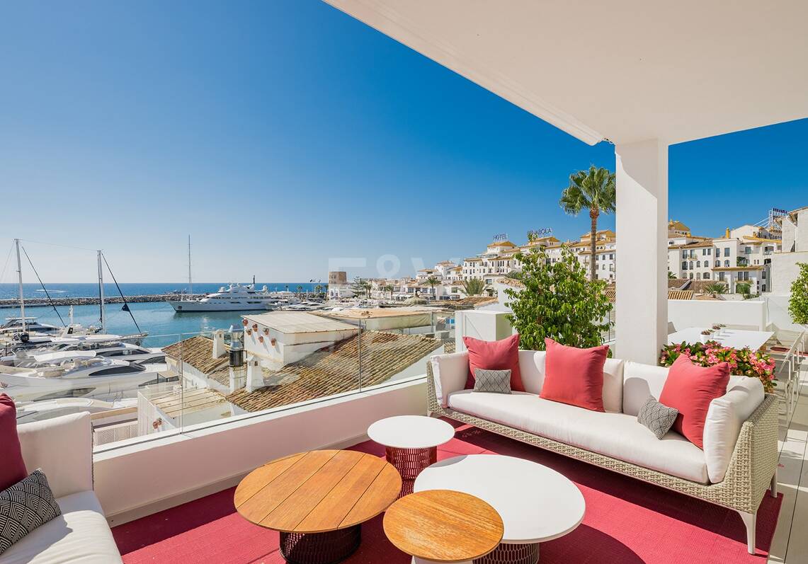 Spektakularny luksusowy apartament z widokiem na port w Puerto Banús