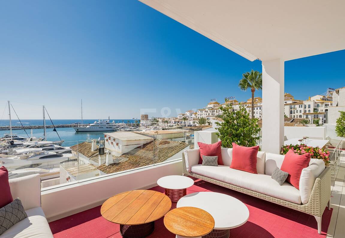 Spektakulär lyx Penthouse med Harbor View i Puerto Banús