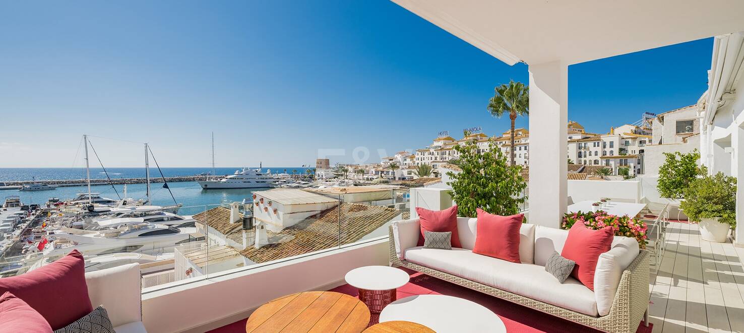 Spectacular Luxury Penthouse with Harbor View in Puerto Banús