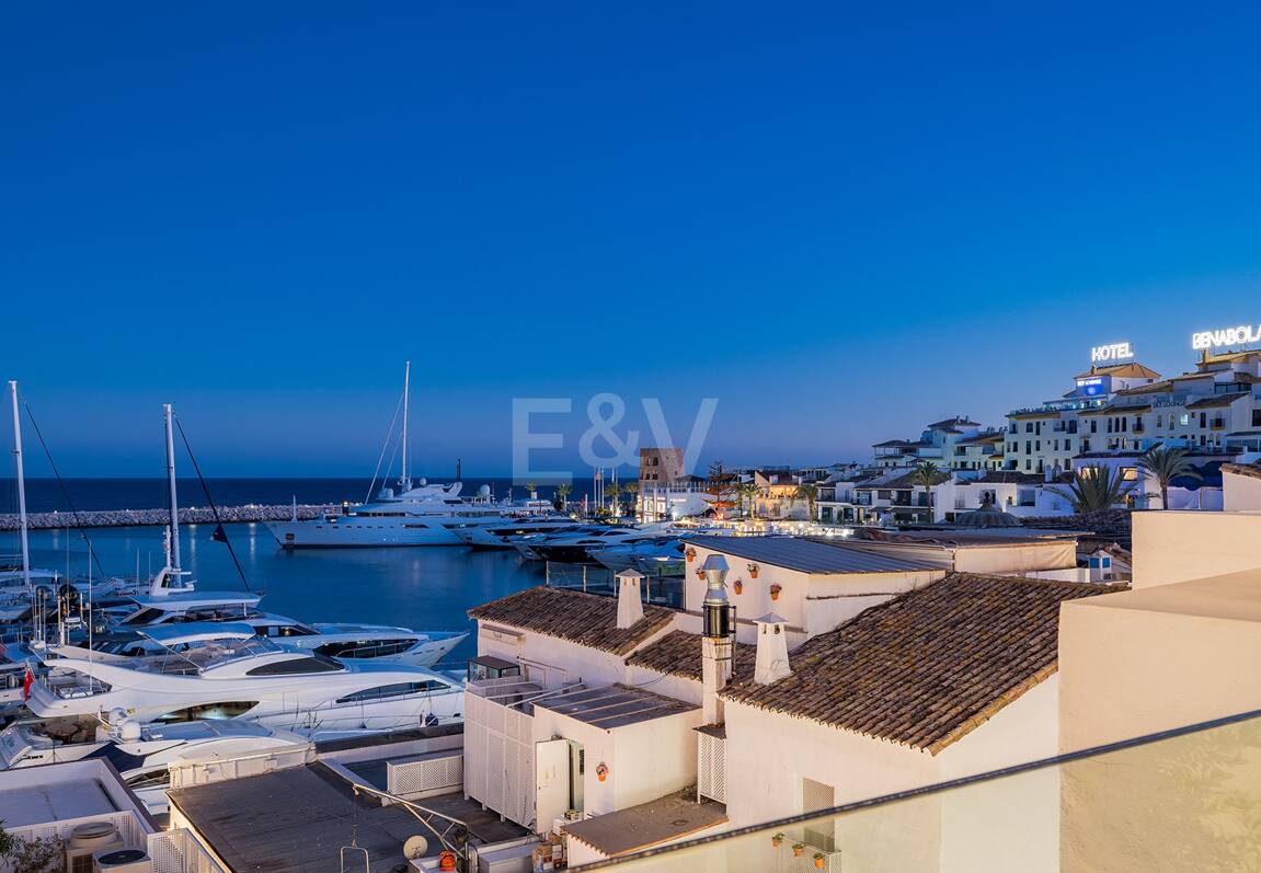 Spektakulär lyx Penthouse med Harbor View i Puerto Banús