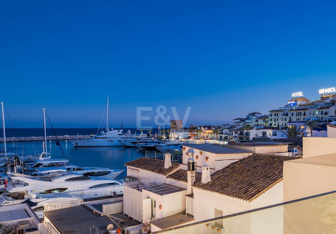 Spektakularny luksusowy apartament z widokiem na port w Puerto Banús