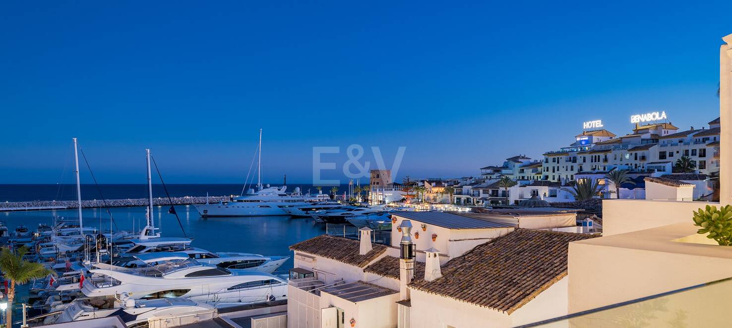 Spectacular Luxury Penthouse with Harbor View in Puerto Banús