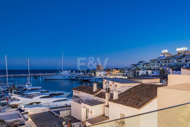 Spektakulär lyx Penthouse med Harbor View i Puerto Banús