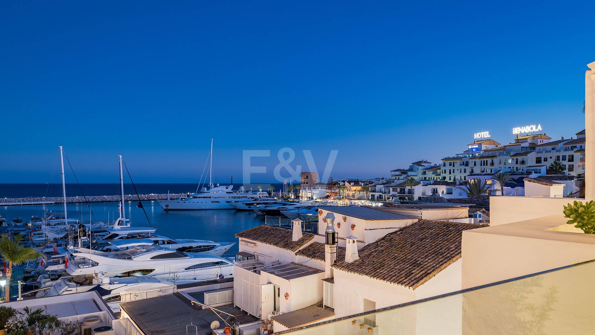 Espectacular Ático de Lujo en Puerto Banús con vistas a la marina