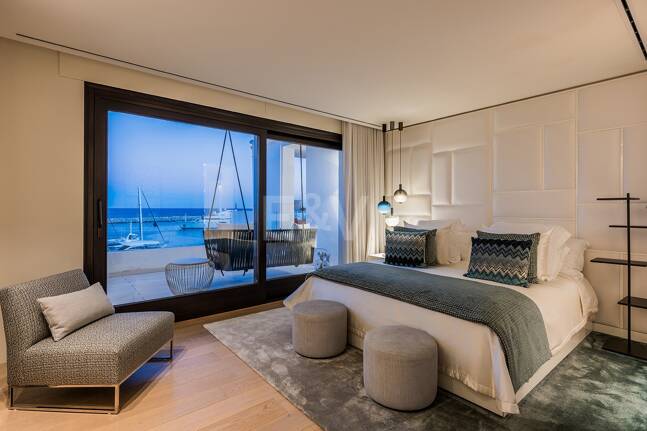 Spektakulär lyx Penthouse med Harbor View i Puerto Banús