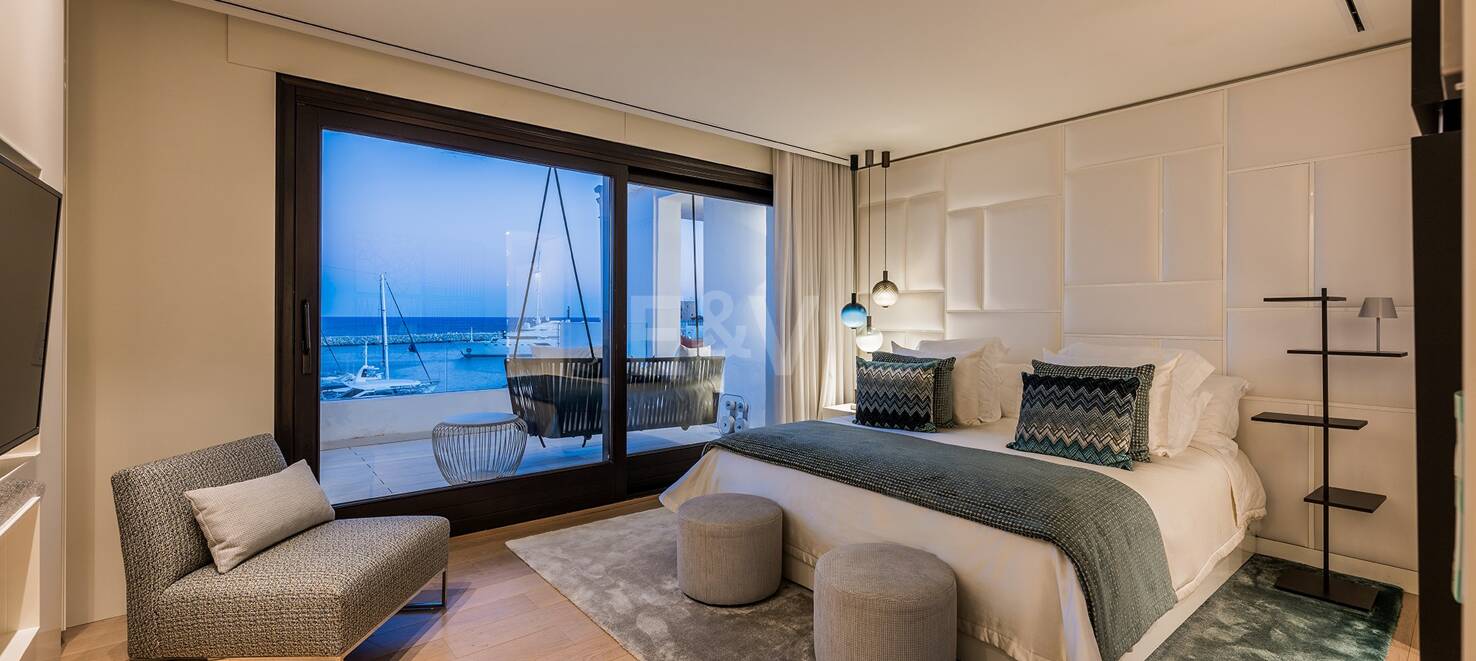 Spectacular Luxury Penthouse with Harbor View in Puerto Banús