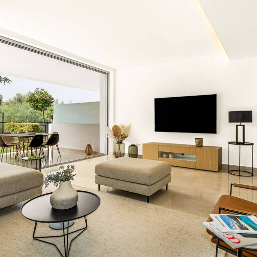 Corner Townhouse with Private Garden and Rooftop Pool in Rio Real