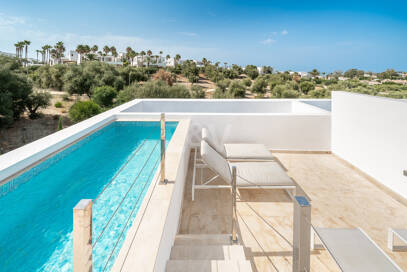 Excepcional casa adosada en esquina con piscina en la azotea y vistas al mar en Río Real