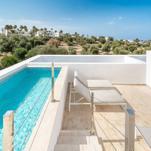 Excepcional casa adosada en esquina con piscina en la azotea y vistas al mar en Río Real